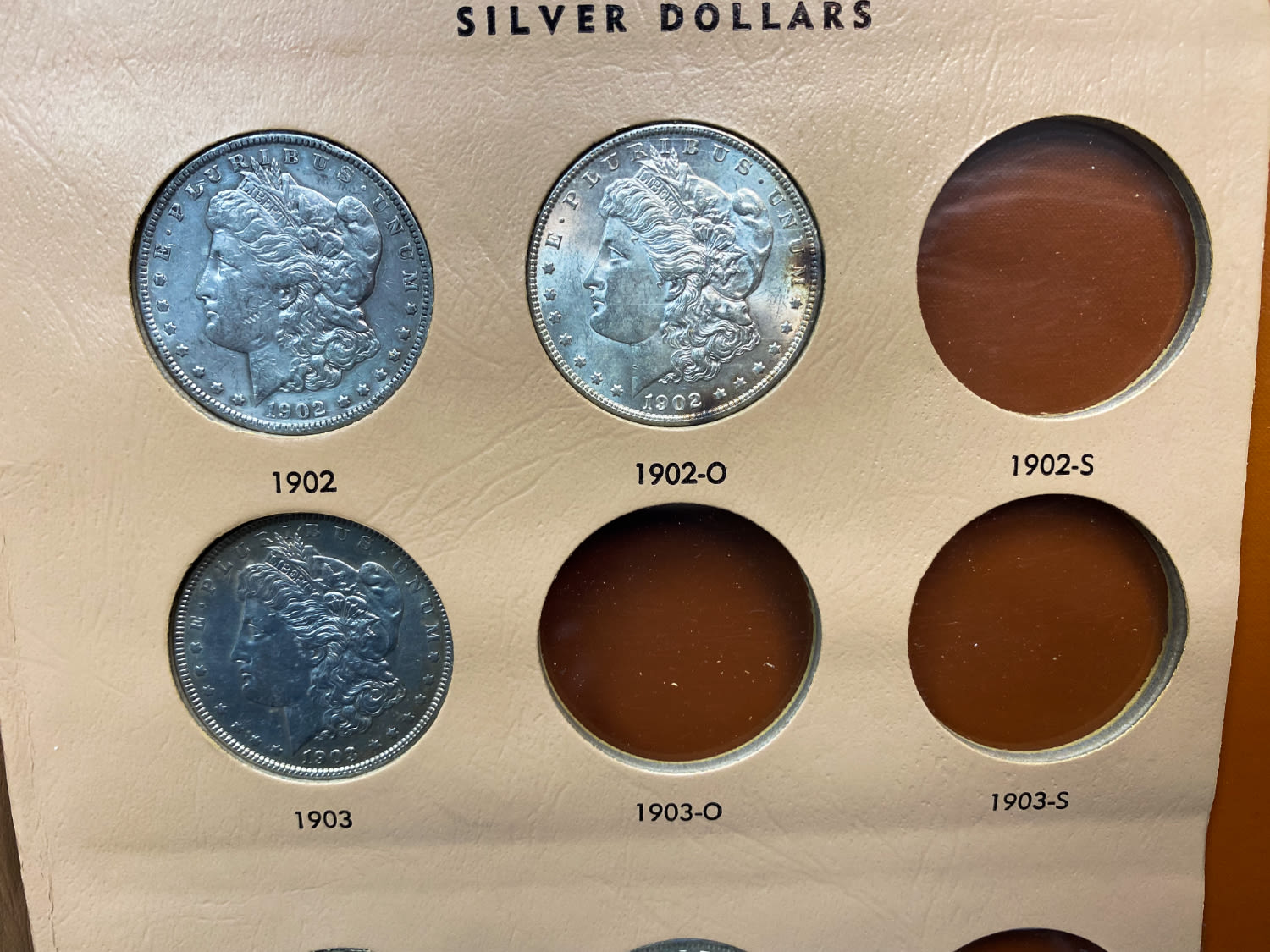 USA - A prestigious album containing 30 Morgan dollar coins from different years (1891-1921) and different ... - 1 14