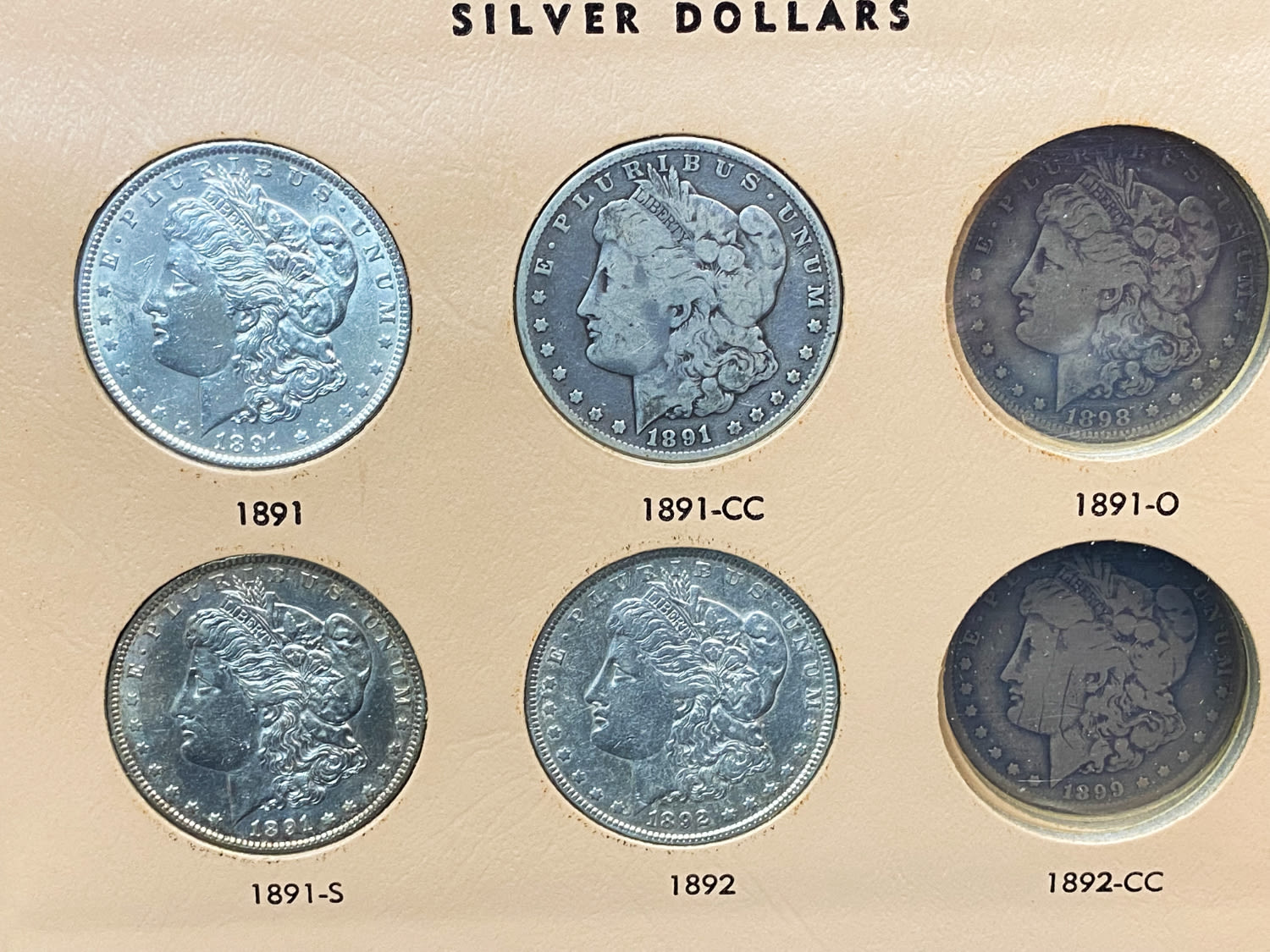 USA - A prestigious album containing 30 Morgan dollar coins from different years (1891-1921) and different ... - 1 2