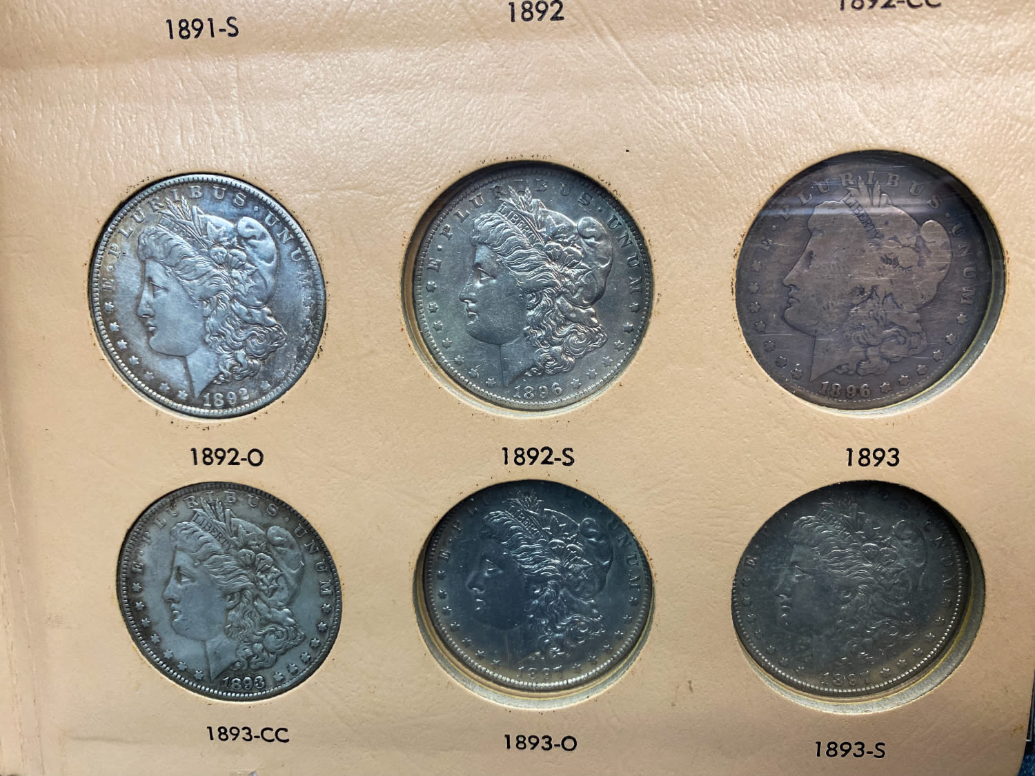 USA - A prestigious album containing 30 Morgan dollar coins from different years (1891-1921) and different ... - 1 4
