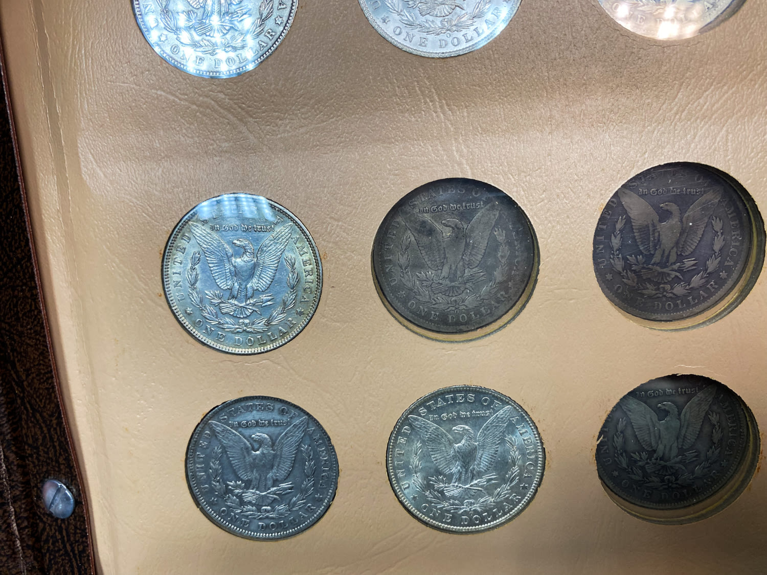 USA - A prestigious album containing 30 Morgan dollar coins from different years (1891-1921) and different ... - 1 15