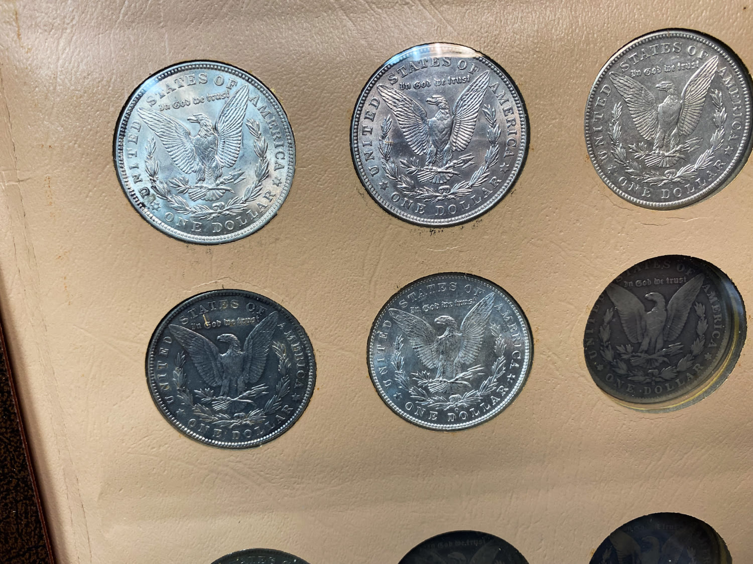 USA - A prestigious album containing 30 Morgan dollar coins from different years (1891-1921) and different ... - 1 17