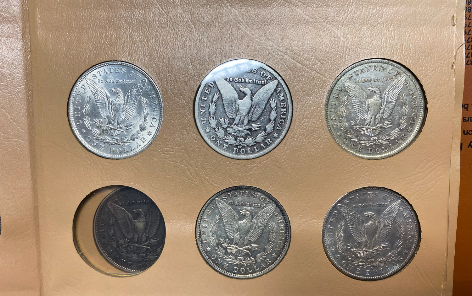 USA - A prestigious album containing 40 Morgan dollar coins from different years (1878-1890) and different ... - 1 7