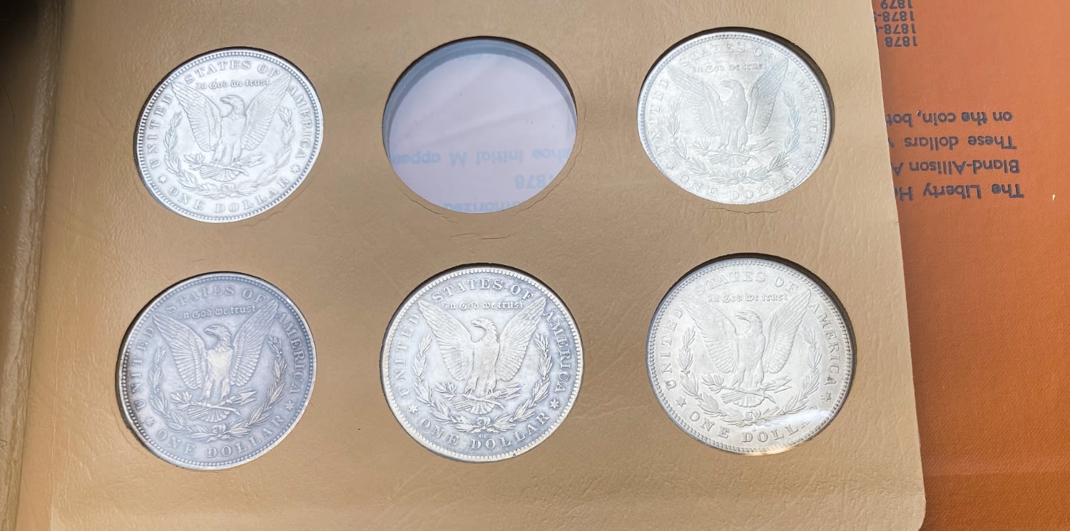 USA - A prestigious album containing 40 Morgan dollar coins from different years (1878-1890) and different ... - 1 5