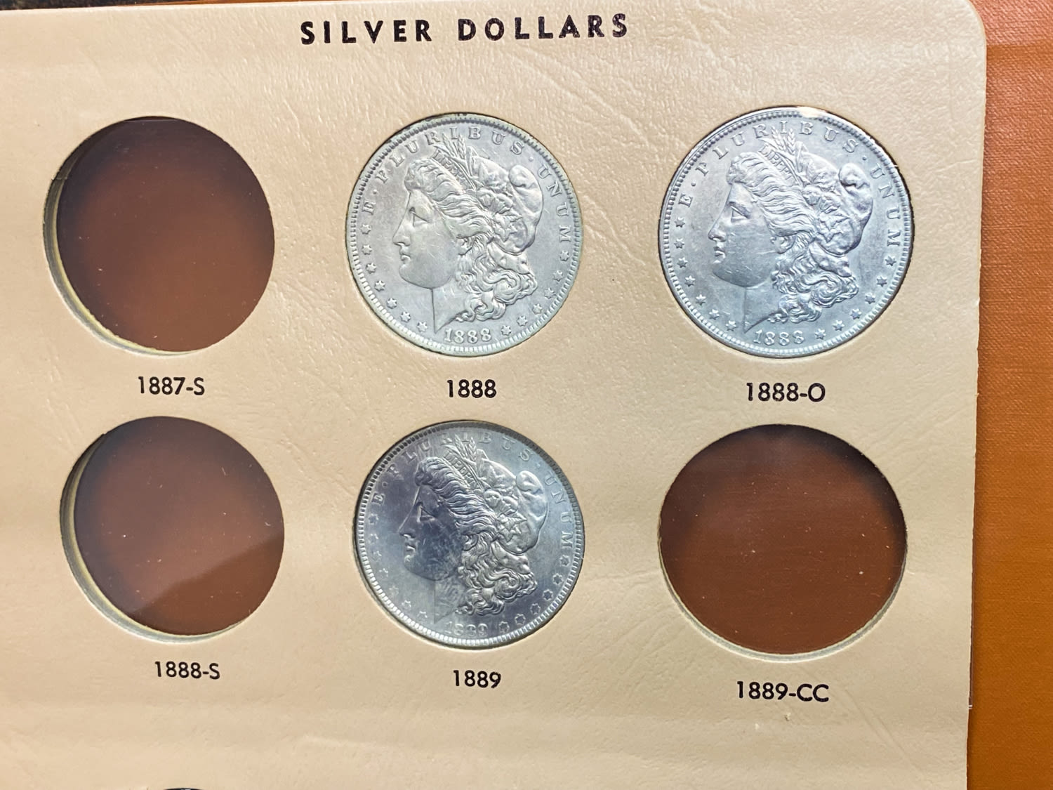 USA - A prestigious album containing 40 Morgan dollar coins from different years (1878-1890) and different ... - 1 20
