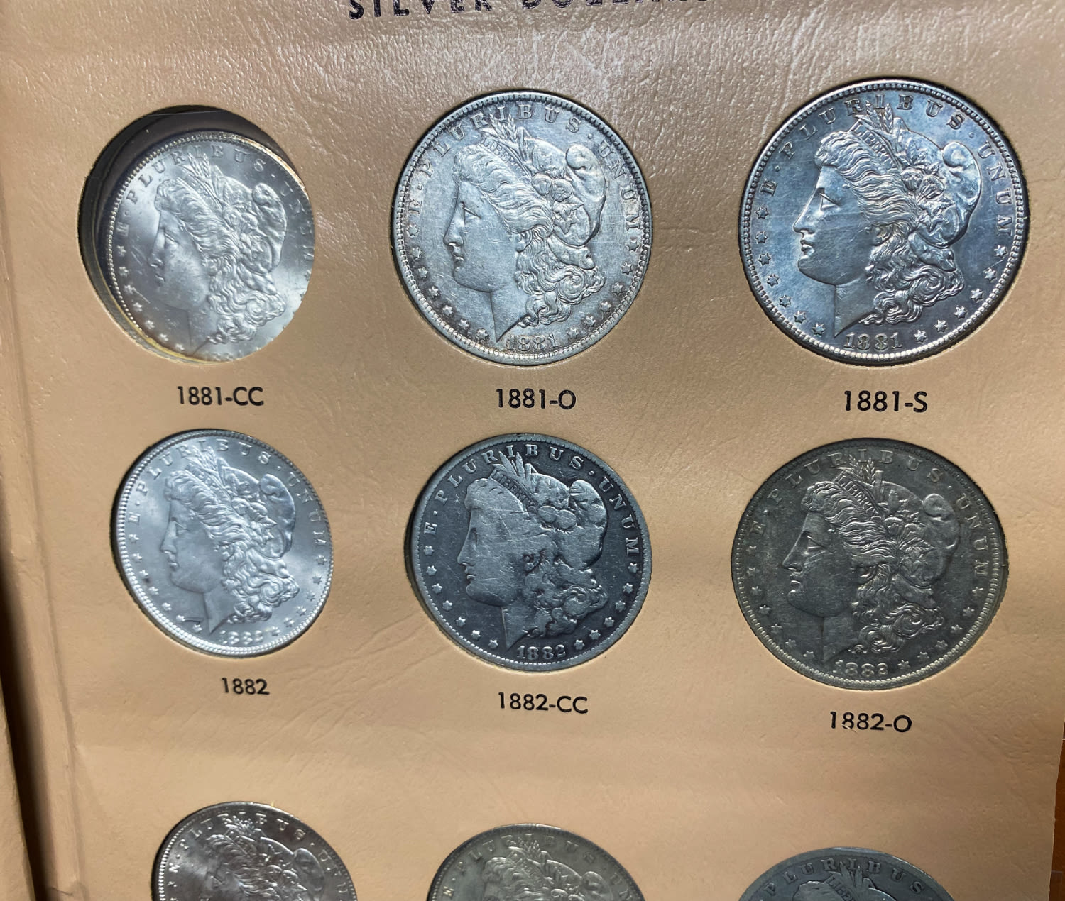 USA - A prestigious album containing 40 Morgan dollar coins from different years (1878-1890) and different ... - 1 6