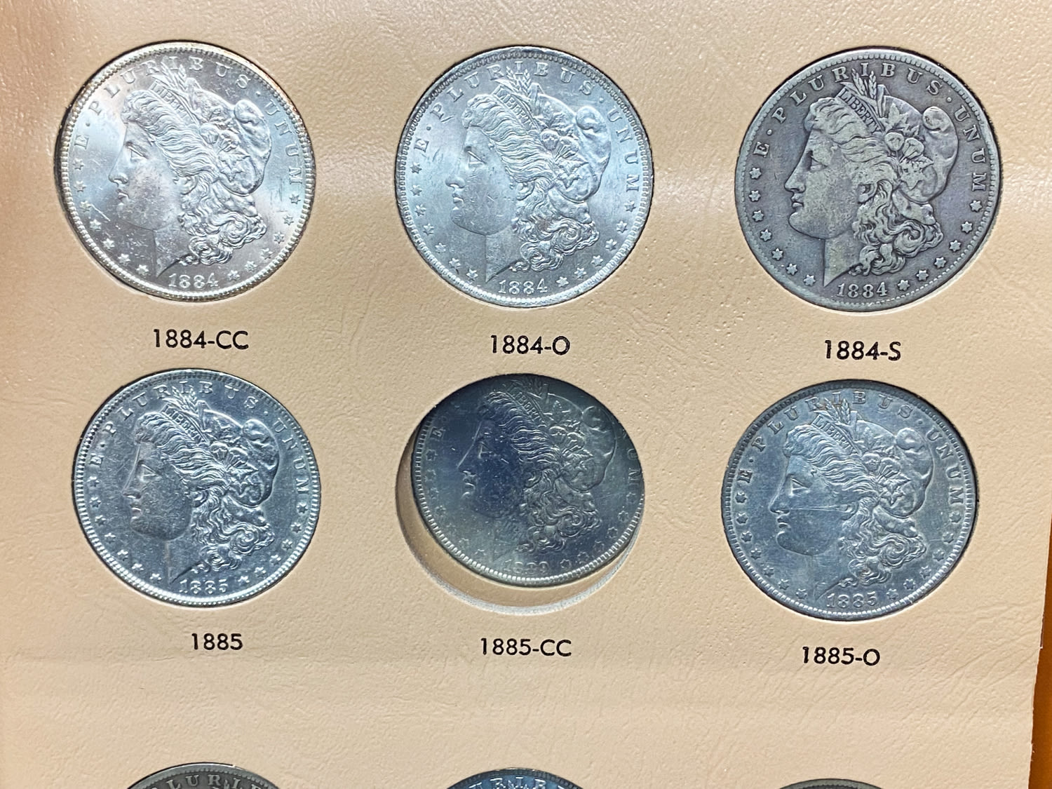 USA - A prestigious album containing 40 Morgan dollar coins from different years (1878-1890) and different ... - 1 10