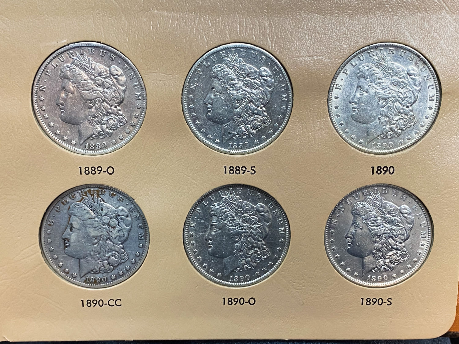 USA - A prestigious album containing 40 Morgan dollar coins from different years (1878-1890) and different ... - 1 22