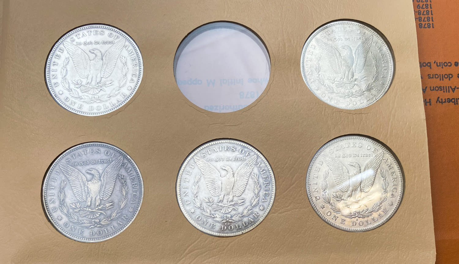 USA - A prestigious album containing 40 Morgan dollar coins from different years (1878-1890) and different ... - 1 3