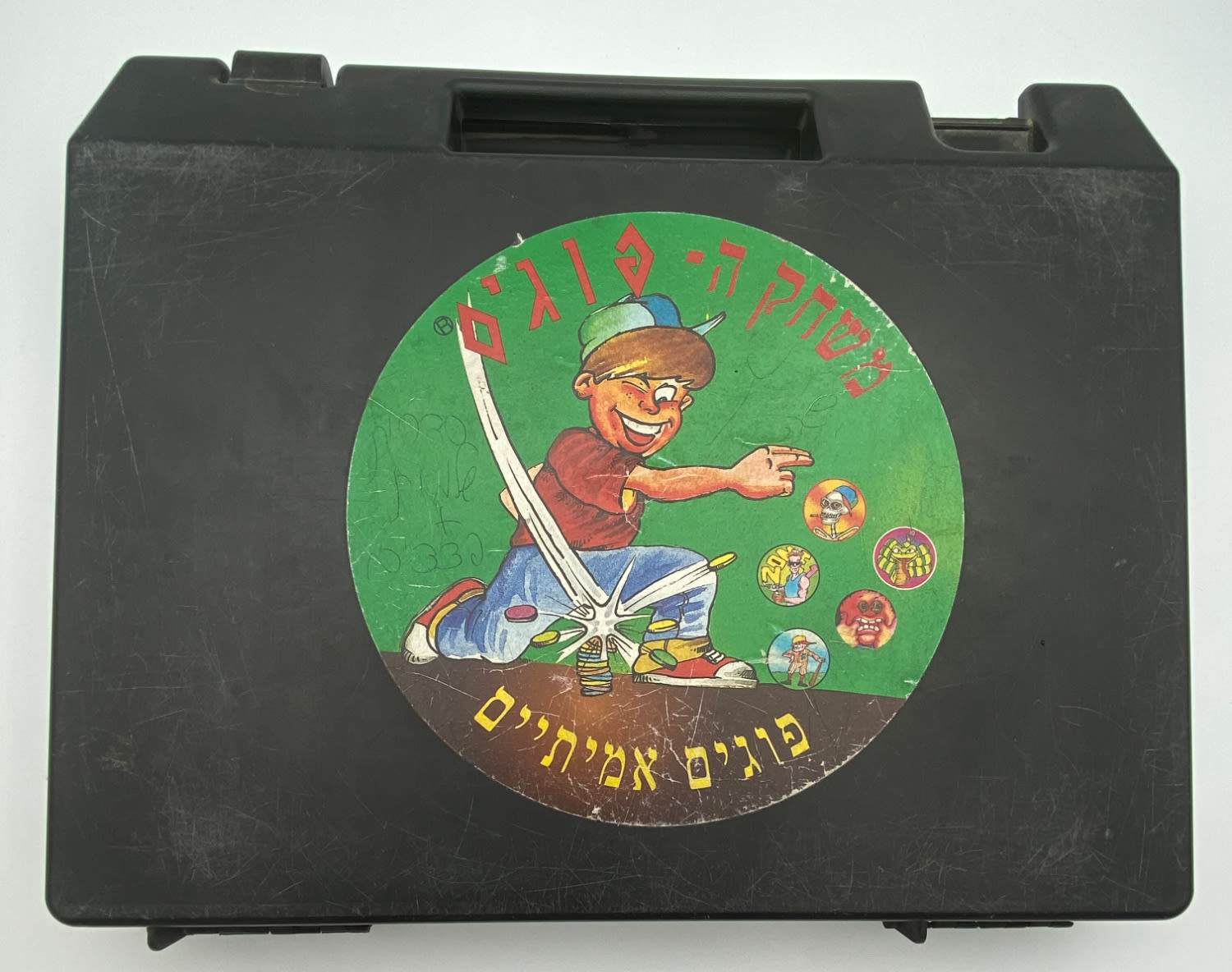 פוגים - מזוודת פוגים מלאה עם מאות פוגים ומספר פצצים
קליפס אחד חסר ואחד שבור
המשחק שכבש את ילדי ... - 1 0
