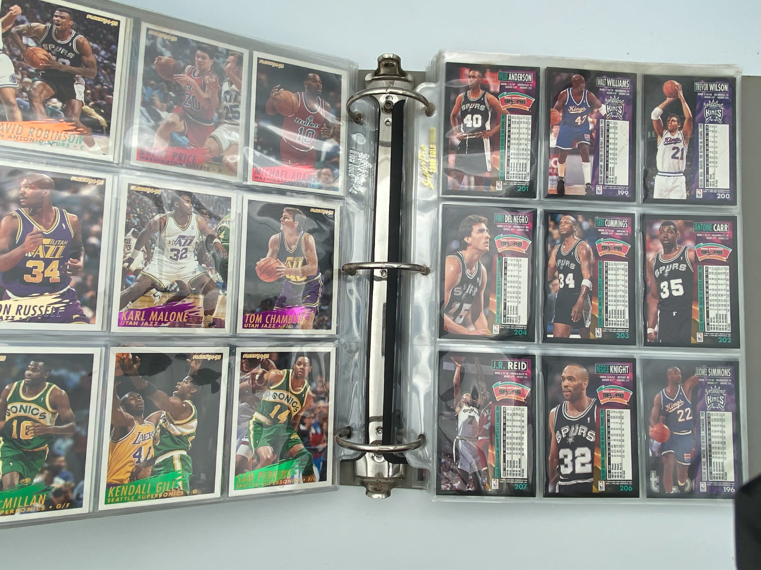 קלפי איסוף - כדורסל - מקבץ קרוב ל-200 קלפי NBA רגילים וגם Topps - לא ממוינים, נמכרים כמו שהתקבלו אצלנו - הזדמנות ... - 1 22