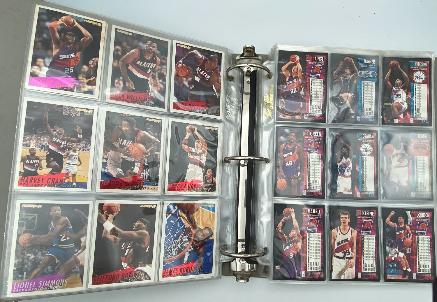 קלפי איסוף - כדורסל - מקבץ קרוב ל-200 קלפי NBA רגילים וגם Topps - לא ממוינים, נמכרים כמו שהתקבלו אצלנו - הזדמנות ... - 1 25