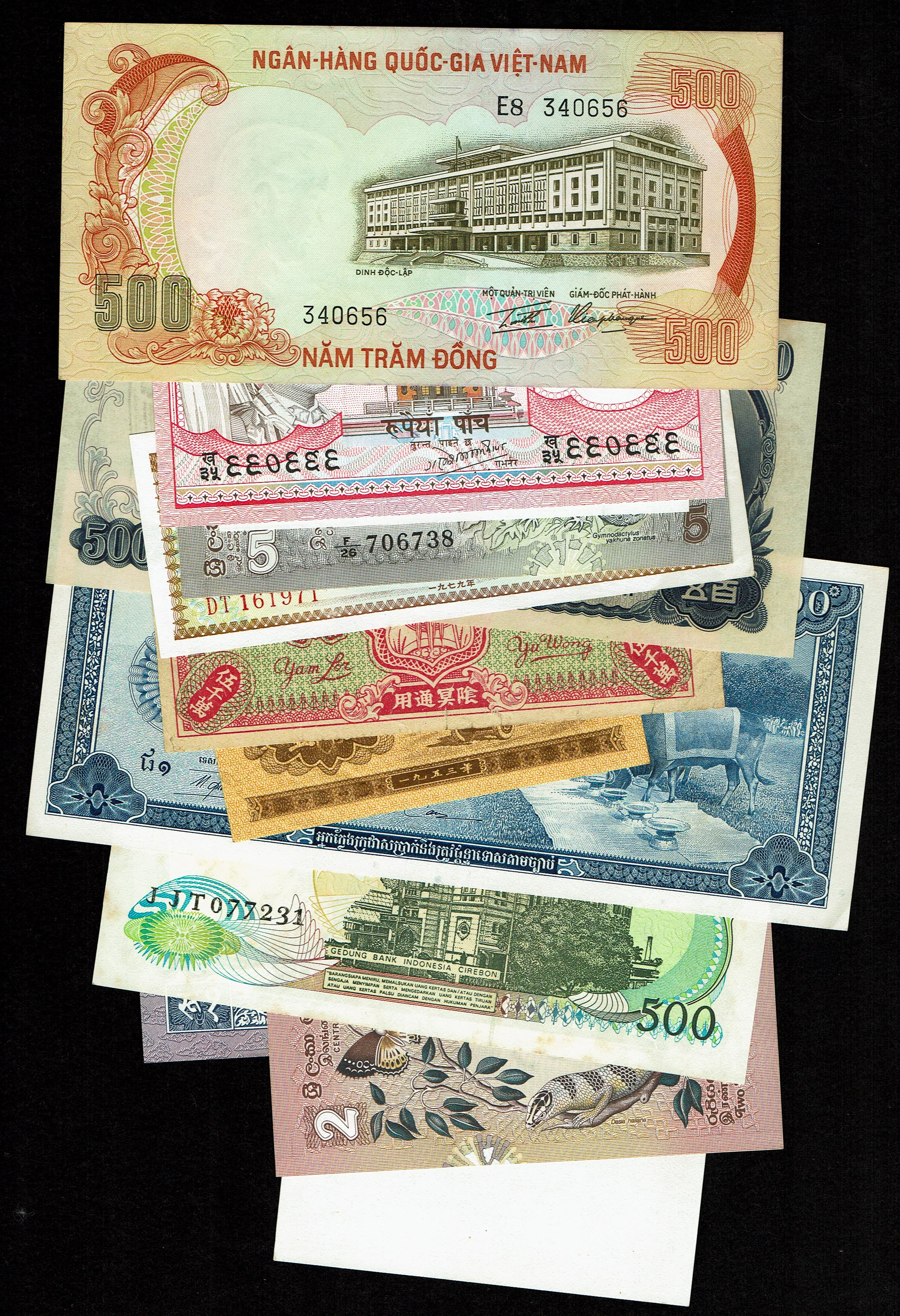 World - Very Large Group of World Banknotes - Various Countries, Years and Conditions - 1 2