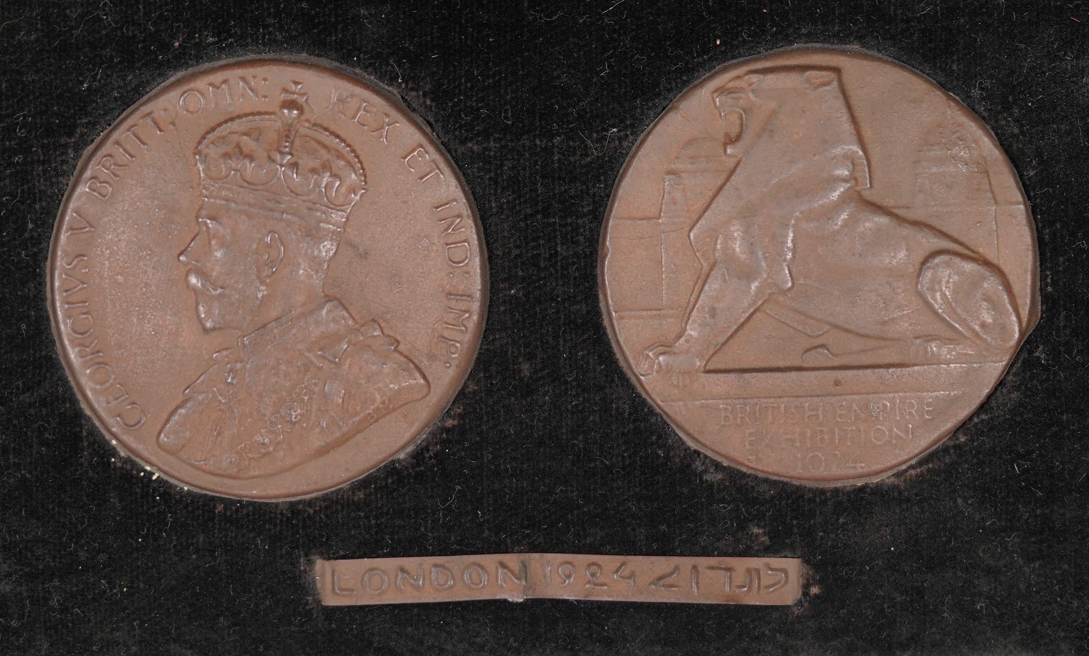 Palestine - Medal Display Board Presented to Moshe Morrow - Bezalel, Jerusalem - 1 5
