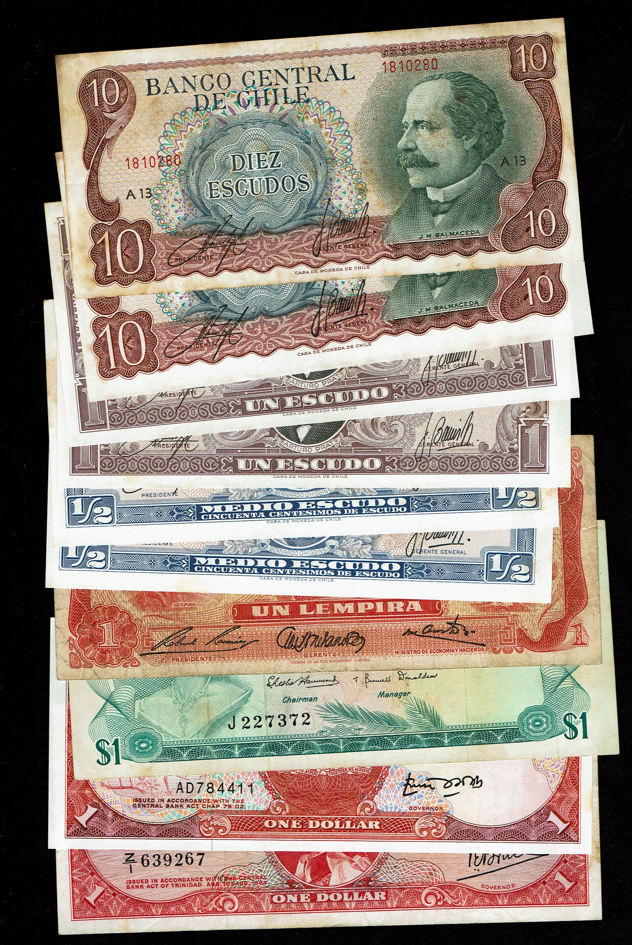 World - Very Large Group of World Banknotes - Various Countries, Years and Conditions - 1 24
