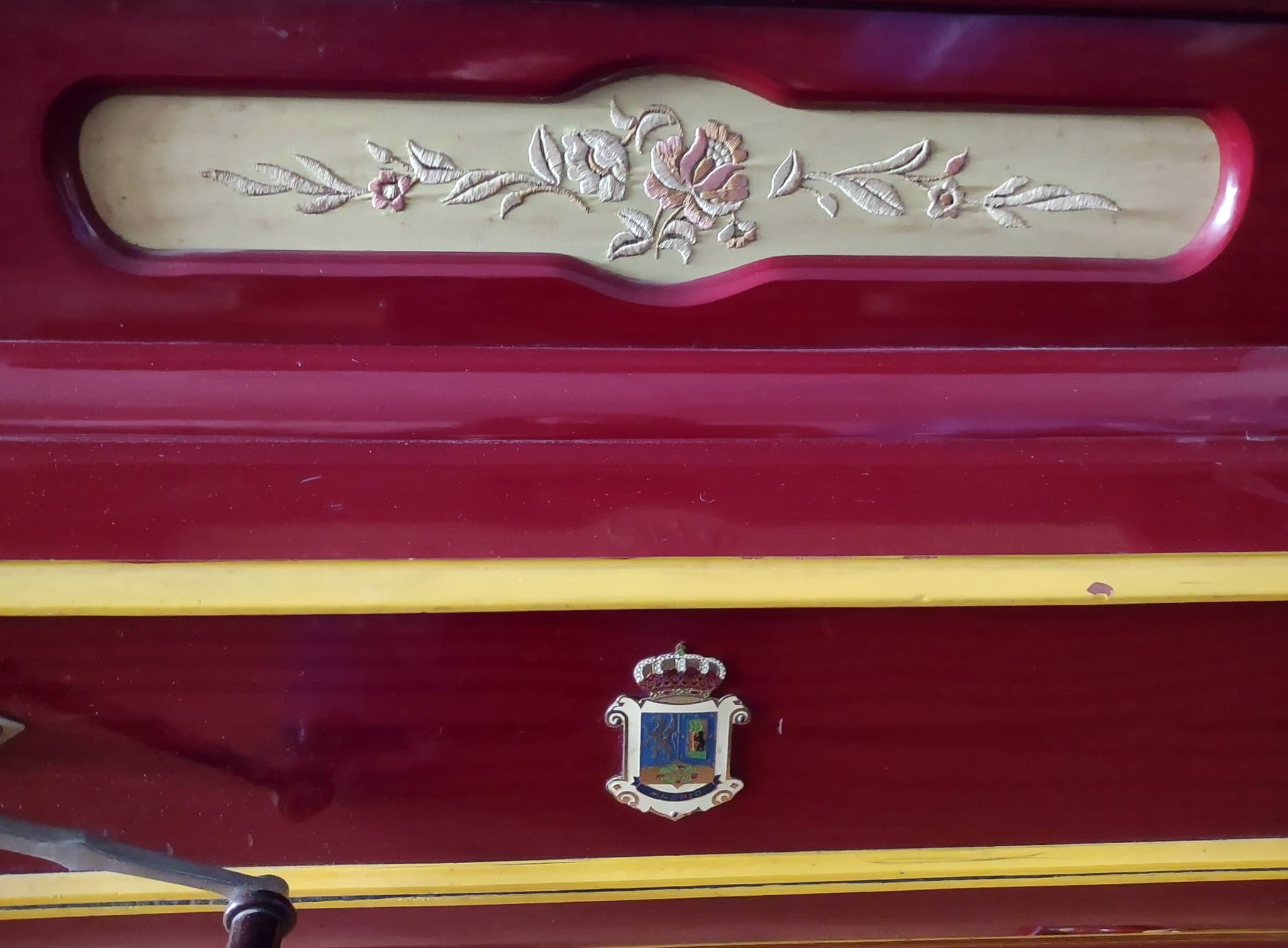 Beautiful Barrel Piano with Benito Villa Label and by Manubrio. Approx 60cm high by 61cm wide (including handle) ... - 1 3