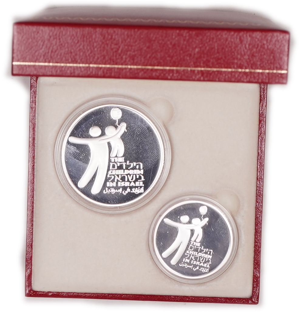 Israel - 1 and 2 New Sheqalim 2004 - Children in Israel - Silver 925, 43.2g (approx. 39.96g pure silver, 1.28 oz.) - 1 2