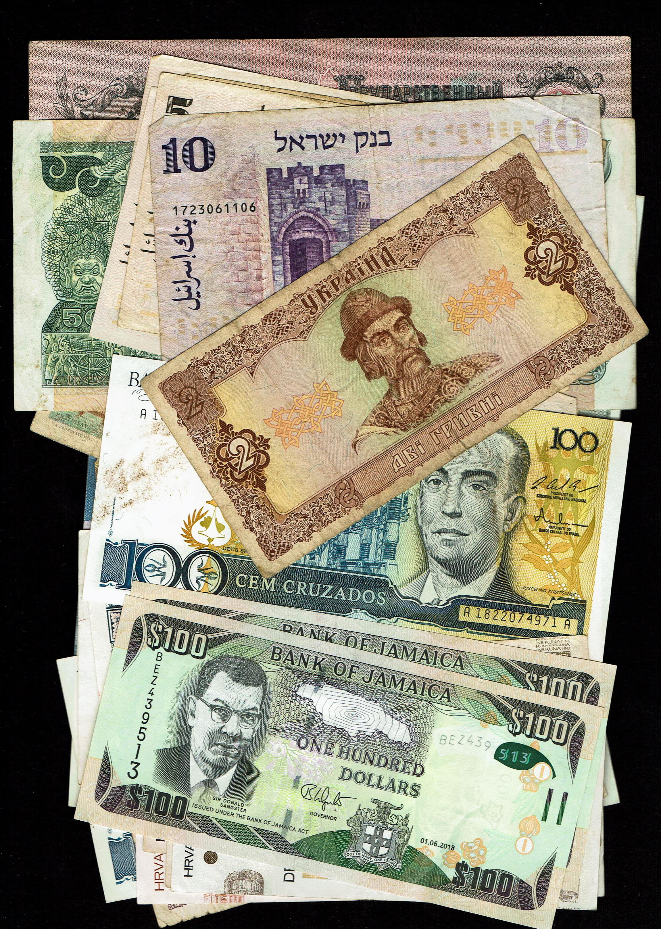 World - A very large collection of banknotes from around the world - different conditions, years and countries - 1 8