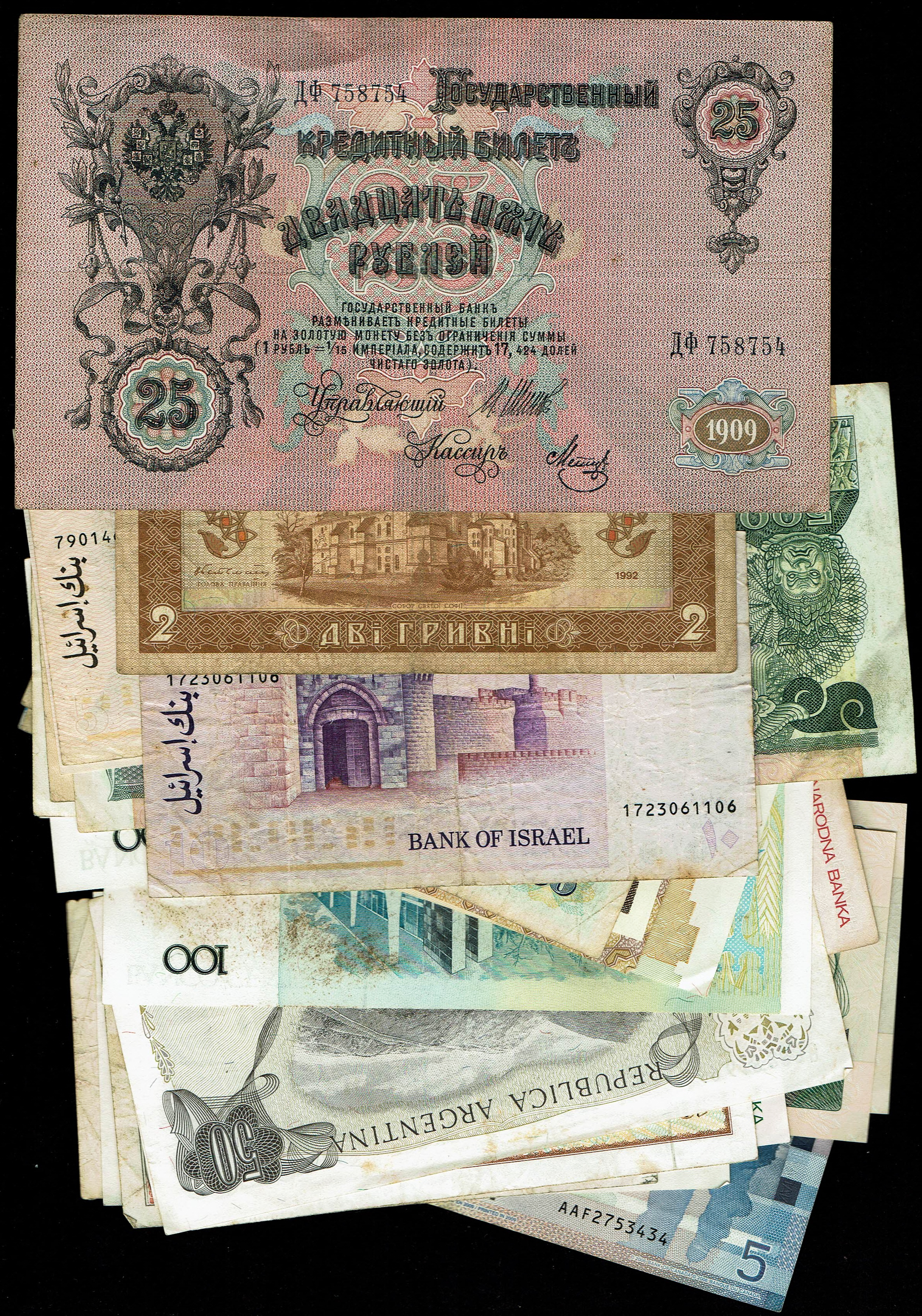 World - A very large collection of banknotes from around the world - different conditions, years and countries - 1 0