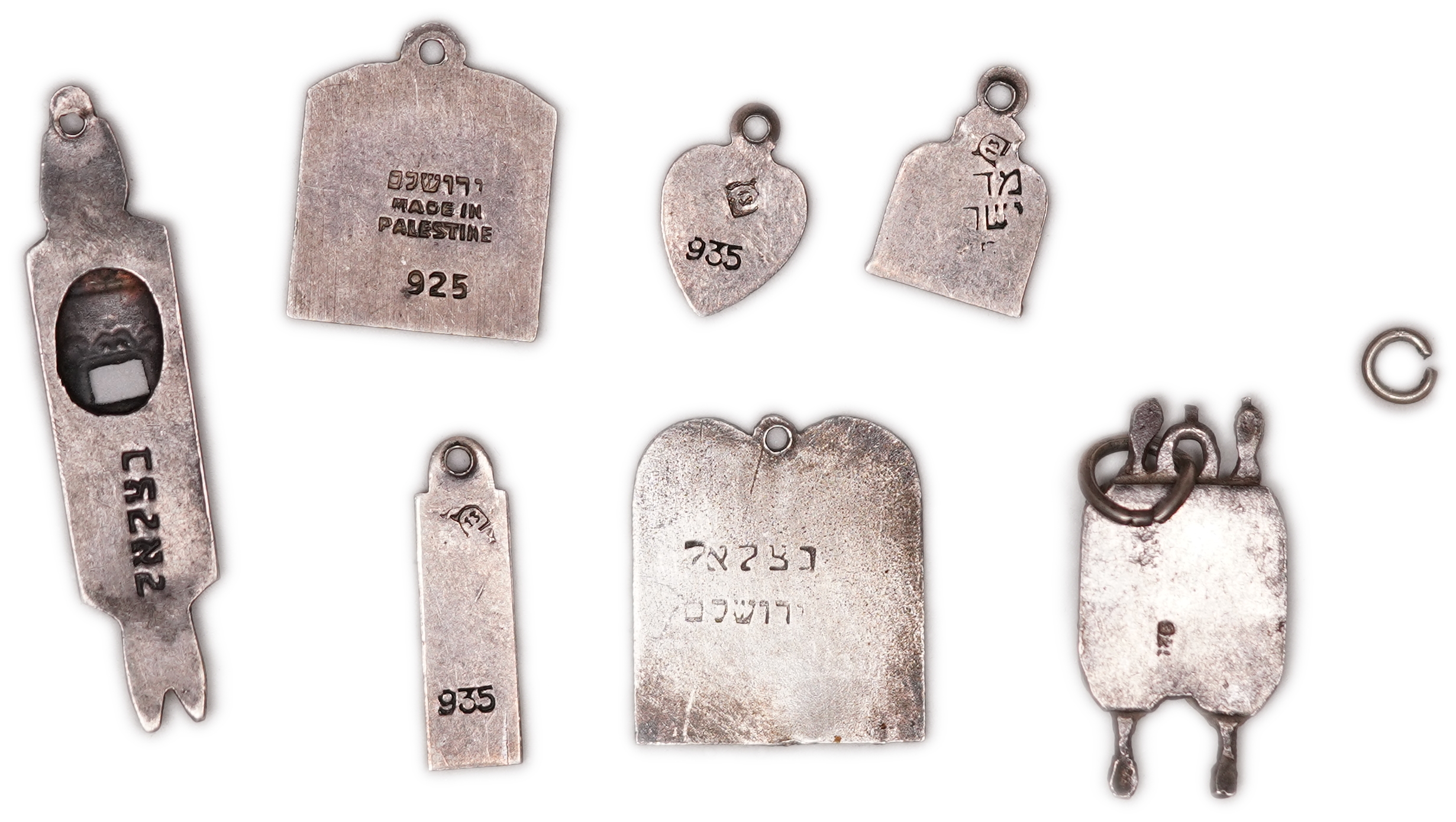 Judaica / Zionism - Palestine / Israel - Lot of 7 Miniature Silver Pendants by Bezalel, Tablets of the Law, Torah ... - 1 1