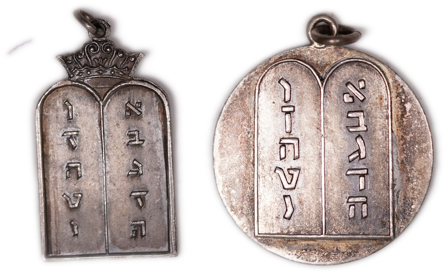 Judaica / Zionism - Argentina - Pair of CIRA Jewish Congregation Pendants, Tablets of the Law, One Commemorating ... - 1 0